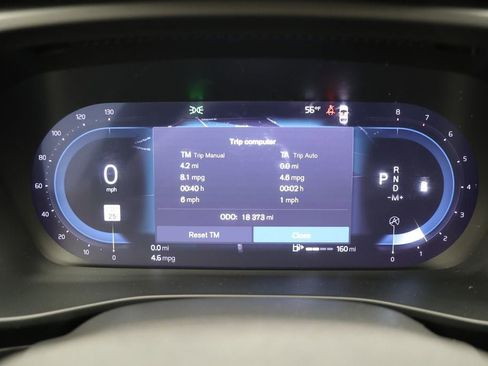 Used 2025 Volvo XC40 B5 Plus image 19