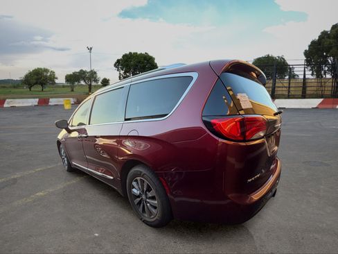 Used 2019 Chrysler Pacifica Touring-L Plus w/ Advanced Safetytec Group FWD image 4