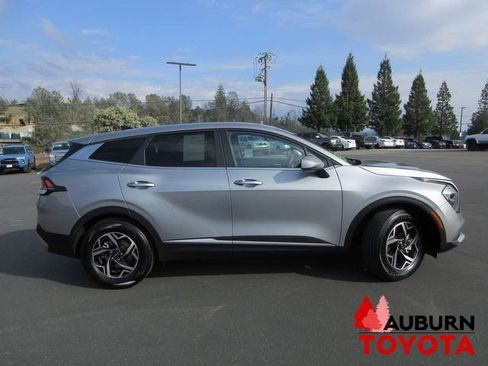 Used 2023 Kia Sportage LX image 2