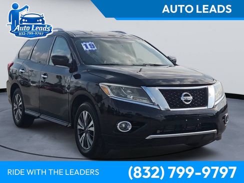 Used 2019 Nissan Pathfinder SL FWD image 1