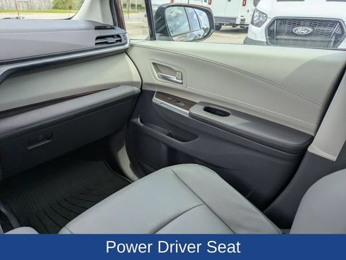 Used 2021 Toyota Sienna XLE AWD/4WD image 21