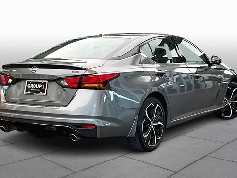 Used 2023 Nissan Altima 2.5 SR w/ SR Premium Package image 13