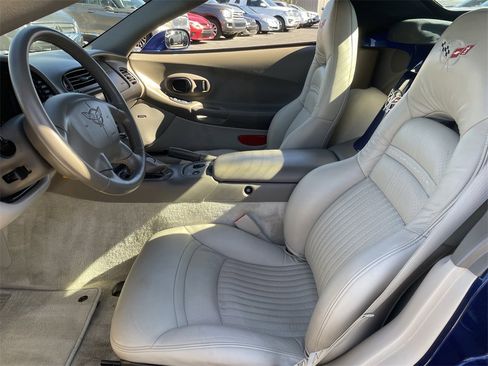 Used 2004 Chevrolet Corvette Convertible w/ Preferred Equipment Group image 16