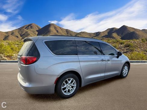 Used 2020 Chrysler Voyager Lxi FWD image 4