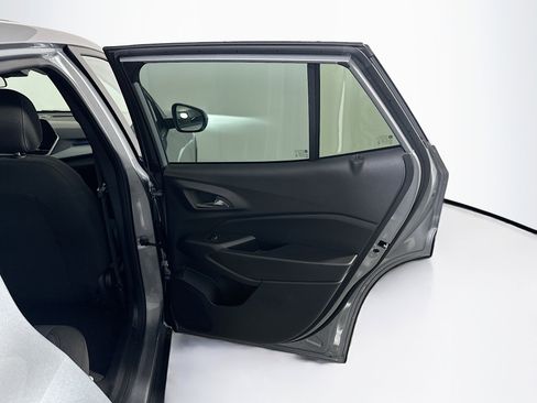 Used 2025 Chevrolet Trax LS w/ LS Convenience Package image 29