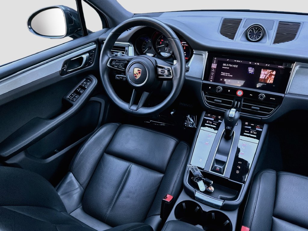 Certified 2026 Porsche Macan AWD/4WD image 25