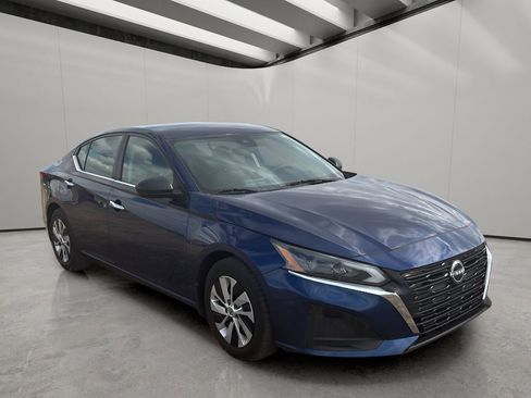 Used 2024 Nissan Altima 2.5 S image 7