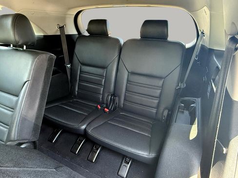 Used 2017 Kia Sorento EX image 19