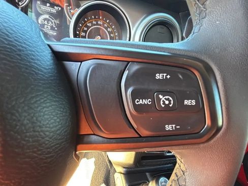 Used 2023 Jeep Gladiator Sport AWD/4WD image 19