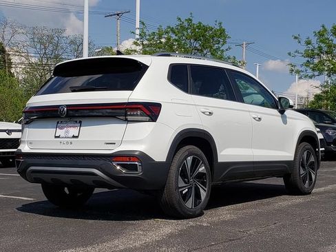 New 2026 Volkswagen Taos SE AWD/4WD image 3