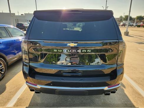 Used 2025 Chevrolet Suburban High Country RWD image 5