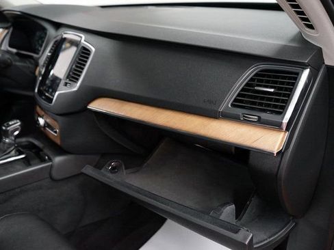 Used 2022 Volvo XC90 T6 Momentum image 43