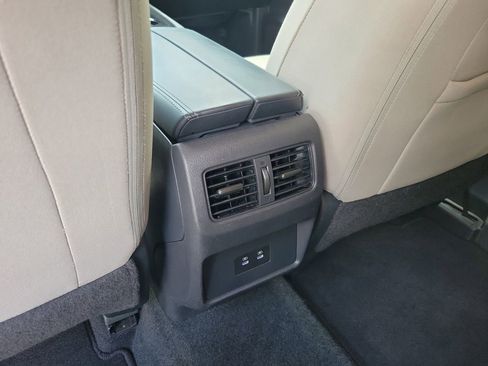 Used 2025 Nissan Rogue SV FWD image 11