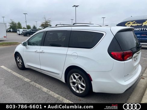 Used 2020 Chrysler Pacifica Limited FWD image 3