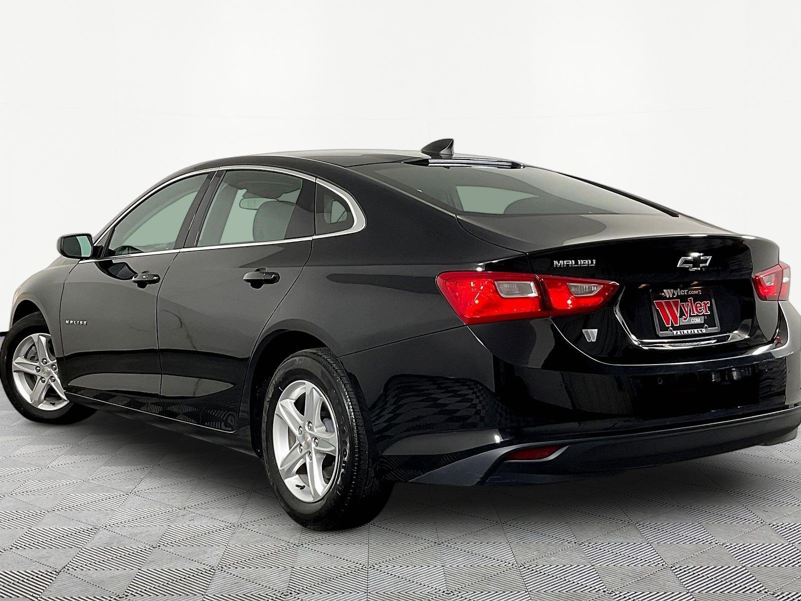 Used 2024 Chevrolet Malibu LS w/ LPO, Floor Liner Package FWD image 4