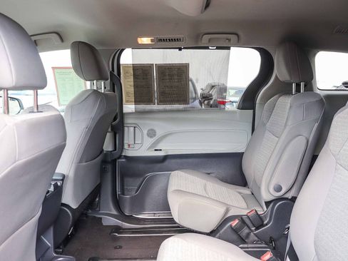 Used 2024 Toyota Sienna LE image 19
