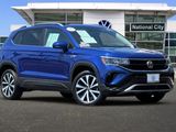 Certified 2022 Volkswagen Taos SE image 2