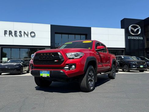 Used 2017 Toyota Tacoma TRD Off-Road AWD/4WD image 1