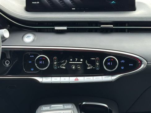 Used 2023 Genesis GV70 2.5T w/ Sport Prestige Package image 30