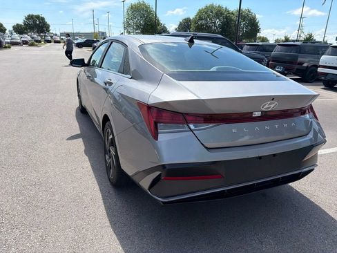 Certified 2025 Hyundai Elantra SEL FWD image 10