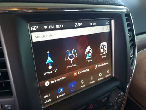 Used 2018 Jeep Grand Cherokee Limited image 25