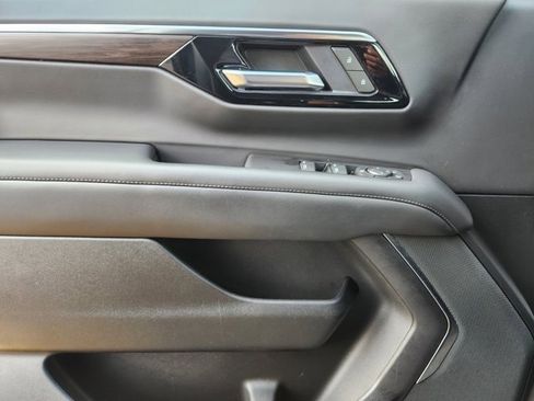 Used 2025 Chevrolet Tahoe LS image 21