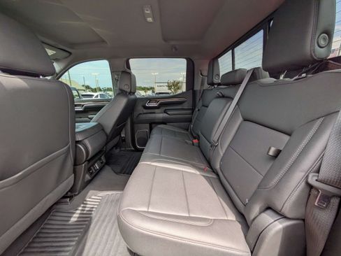Used 2023 Chevrolet Silverado 1500 LT w/ Leather Package AWD/4WD image 16