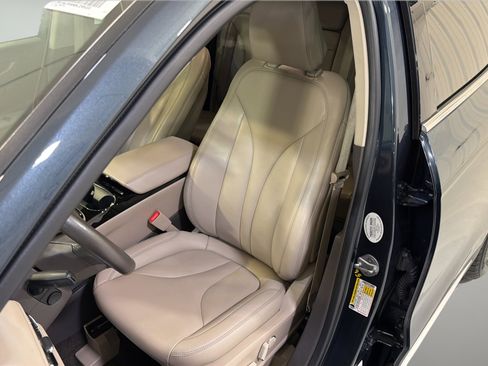 Used 2022 Lincoln Nautilus FWD w/ Premium Package image 10