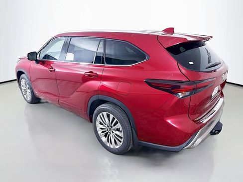 New 2026 Toyota Highlander Platinum image 5