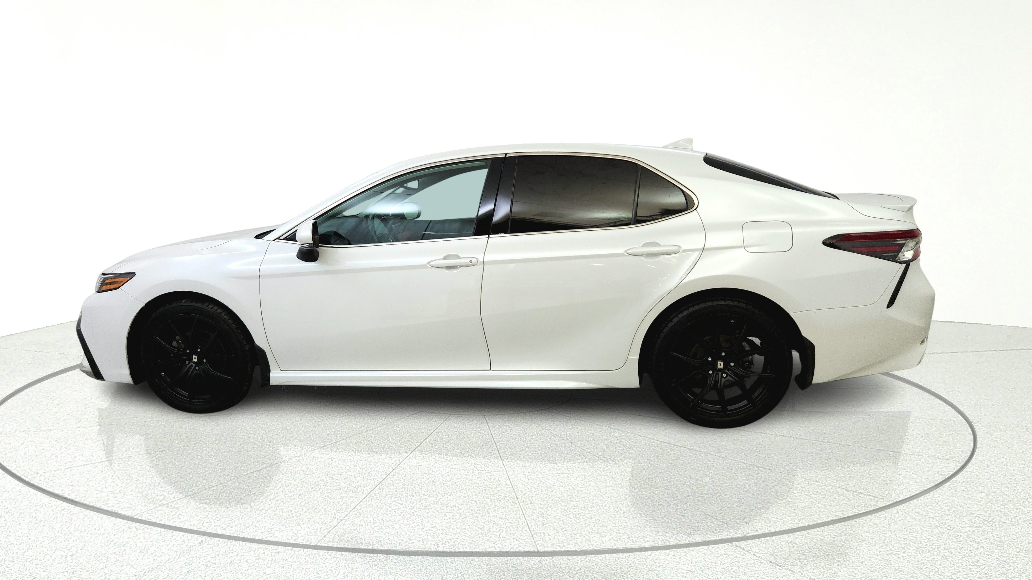 Used 2021 Toyota Camry XSE FWD image 4