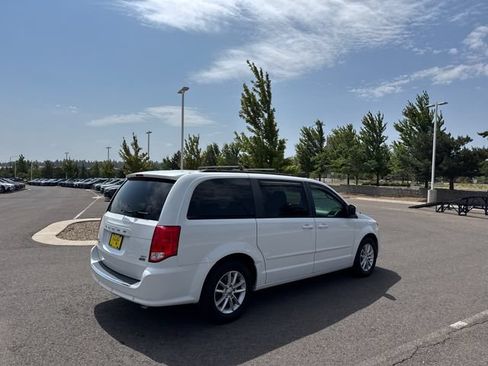 Used 2014 Dodge Grand Caravan SXT w/ Rear Park Assist Package FWD image 3