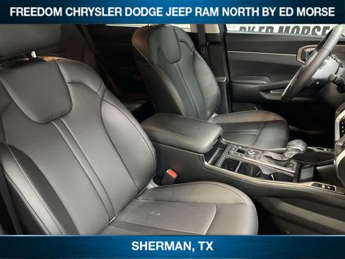 Used 2023 Kia Sorento EX image 11