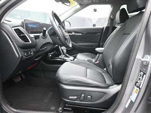 Used 2024 Kia Seltos EX AWD/4WD image 16