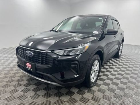 Used 2025 Ford Escape Active w/ Cold Weather Package AWD/4WD image 2