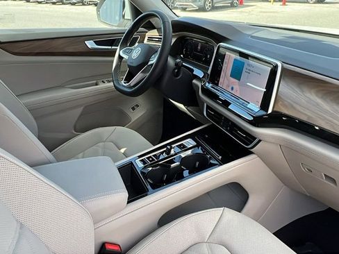 New 2026 Volkswagen Atlas SE image 9