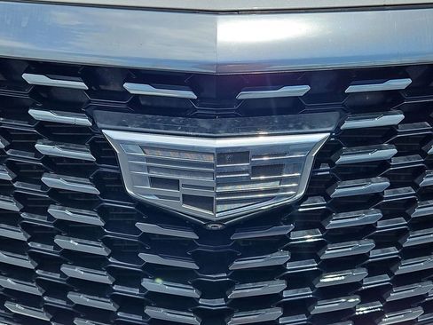 Certified 2022 Cadillac XT5 Premium Luxury w/ Technology Package FWD image 11