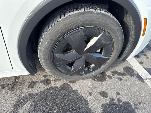 Used 2024 Toyota Prius LE image 9