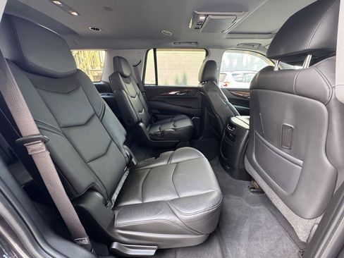 Used 2015 Cadillac Escalade Luxury AWD/4WD image 16