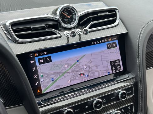 Used 2022 Bentley Bentayga AWD/4WD image 27