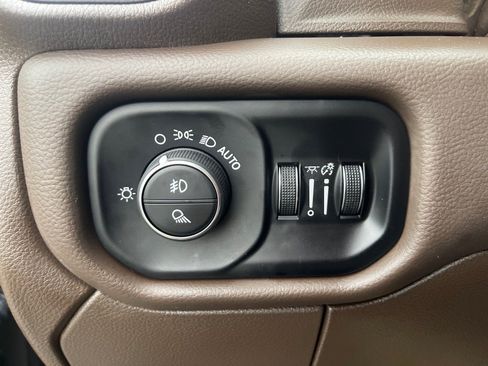 Used 2025 RAM 3500 Laramie image 16