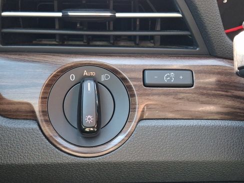 Certified 2022 Volkswagen Passat 2.0T FWD image 25