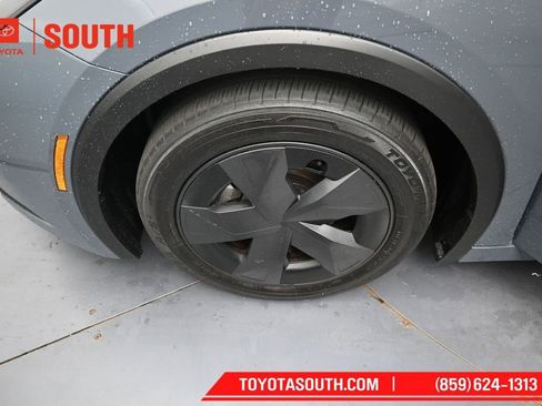 Used 2025 Toyota Prius LE FWD image 36
