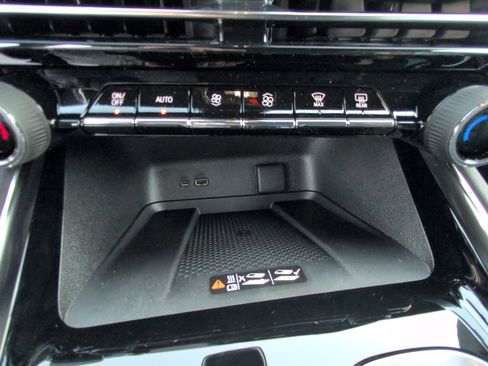 Used 2026 Chevrolet Traverse RS FWD image 26