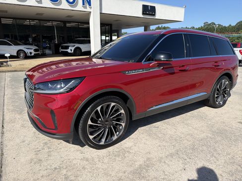 Used 2025 Lincoln Aviator Reserve w/ Luxury Package RWD image 2