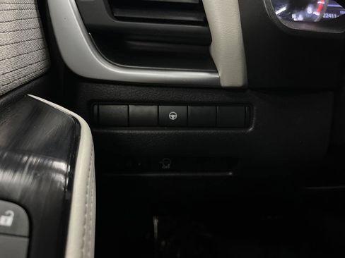 Used 2023 Nissan Rogue SV FWD image 21