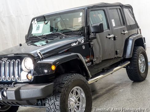 Used 2016 Jeep Wrangler Unlimited Sahara w/ Connectivity Group AWD/4WD image 4