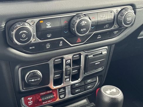 Used 2024 Jeep Wrangler Unlimited Rubicon image 33