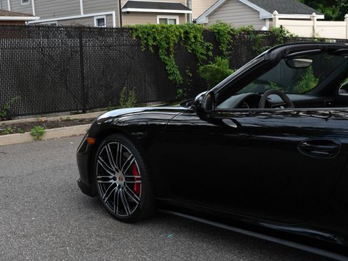 Used 2014 Porsche 911 Turbo image 16