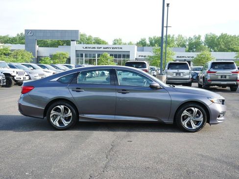 Used 2018 Honda Accord EX image 7