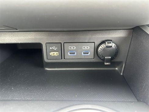 Used 2022 Toyota Highlander XLE image 18